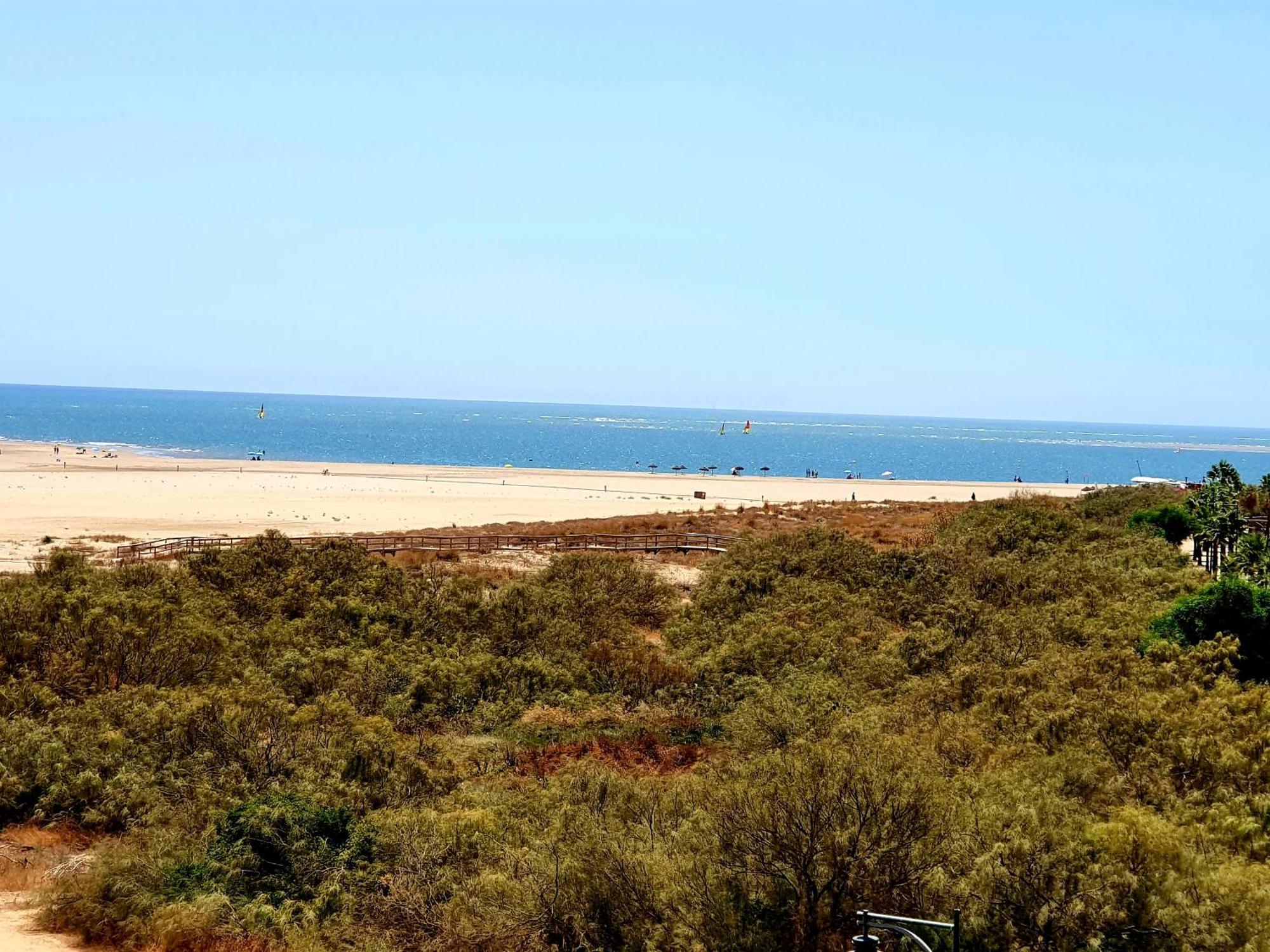 Los Pelícanos, Playa Isla Canela Exterior foto